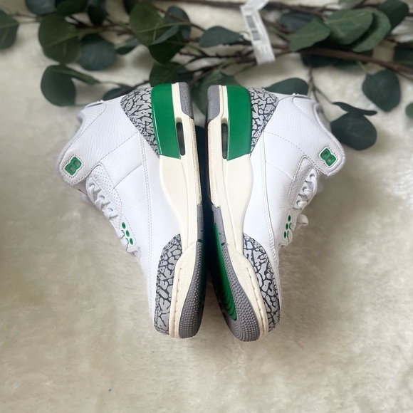 Jordan 3 Retro White and Green Sneakers with Classic Design - Picture 10 of 12